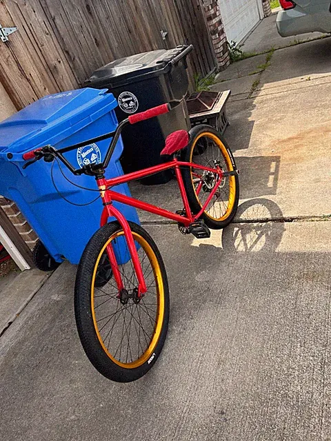 (27.5”) Red n gold Mafia Bomma 27.5 wheelie bike. great condition nothing wrong